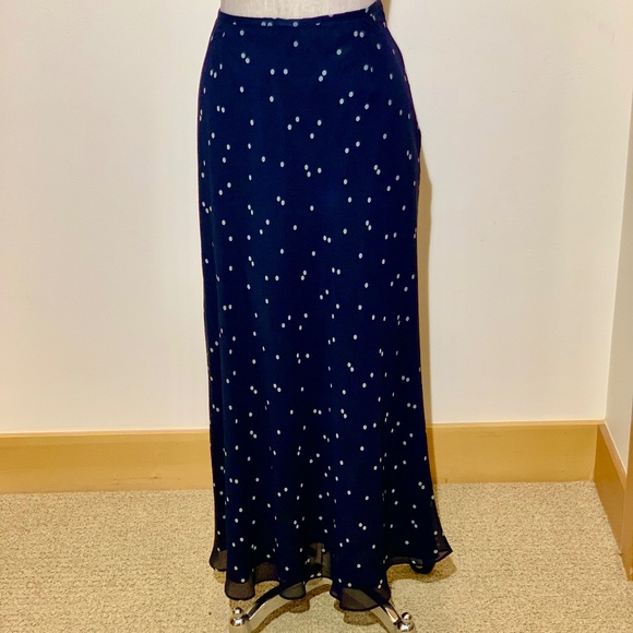 🎉HP‼️🎉 💥EUC💥 Extraordinary Ann Taylor Navy and Cream Silk Skirt - Size 8 - Picture 2 of 10